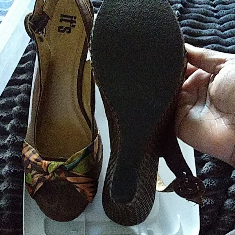 Wedge peep toe heels - Picture 3 of 3